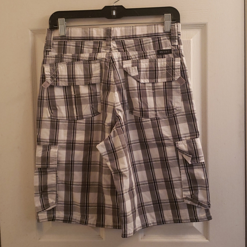 Wrangler Gray & White Plaid Cargo Shorts Size 18R - Picture 2 of 4